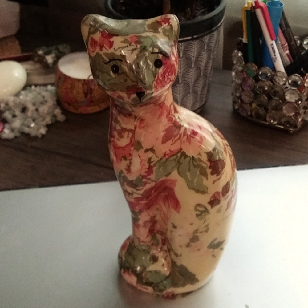 Vintage Park Rose Cat